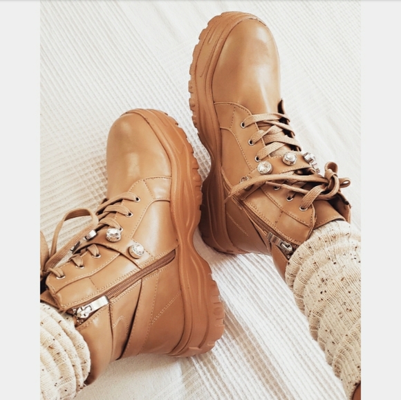 Sleigh Ride collection// nude combat boot - Picture 4 of 6